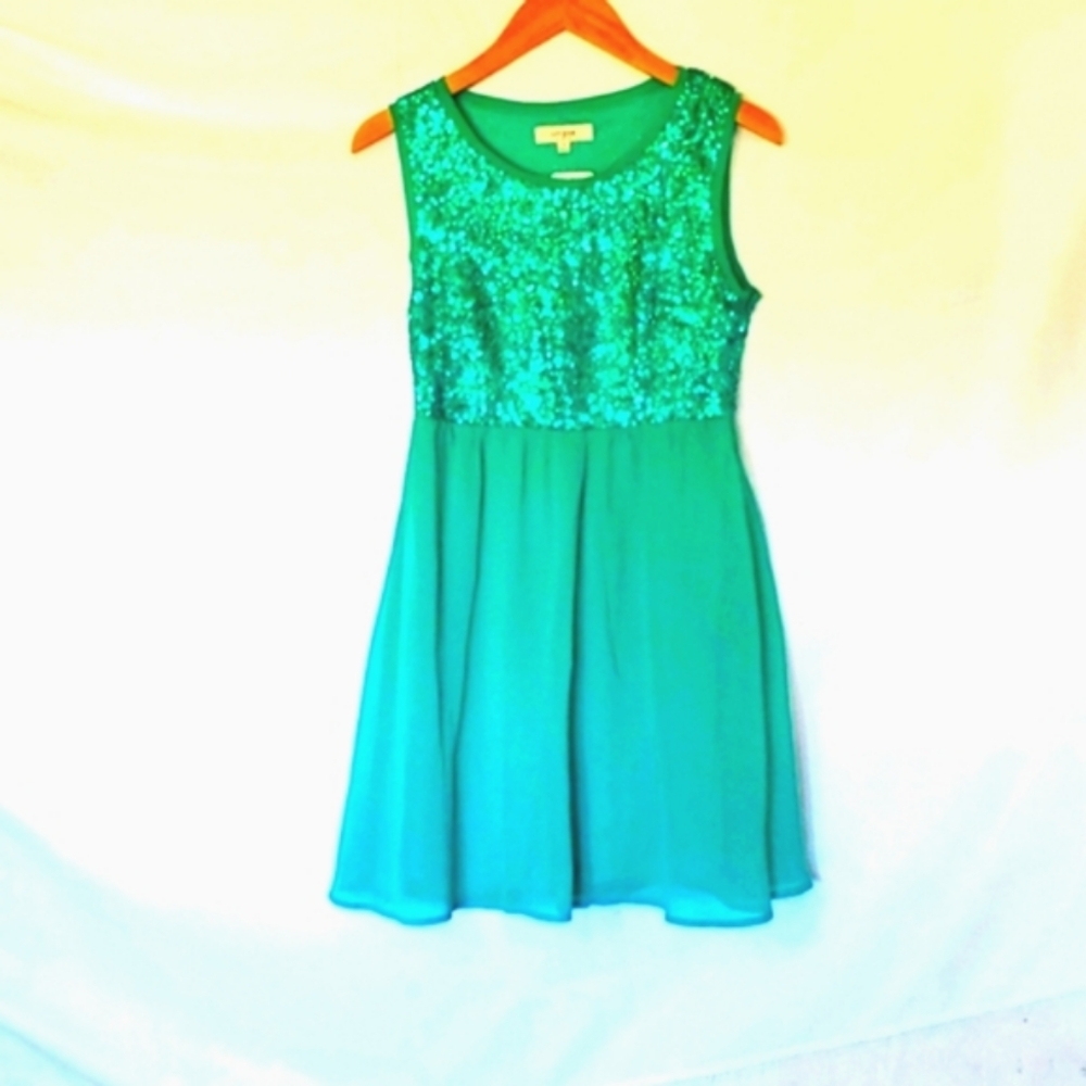 NWT Umgee Sleeveless Babydoll Dress With Sequins Size Medium